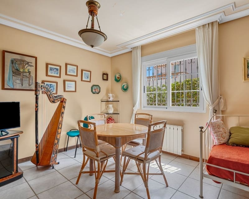 6 bedroom Villa for sale in La Mata with pool - € 950,000 (Ref: 10044059)