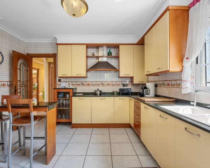 6 bedroom Villa for sale in La Mata with pool - € 950,000 (Ref: 10044059)