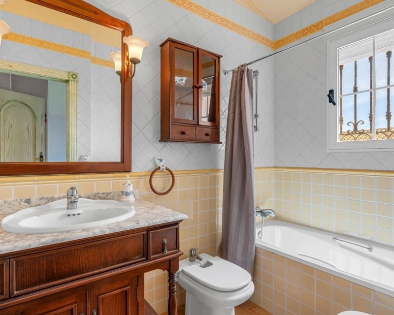 6 bedroom Villa for sale in La Mata with pool - € 950,000 (Ref: 10044059)