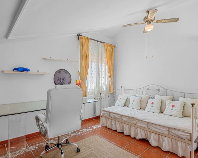 6 bedroom Villa for sale in La Mata with pool - € 950,000 (Ref: 10044059)