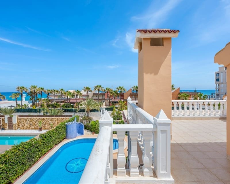 6 bedroom Villa for sale in La Mata with pool - € 950,000 (Ref: 10044059)