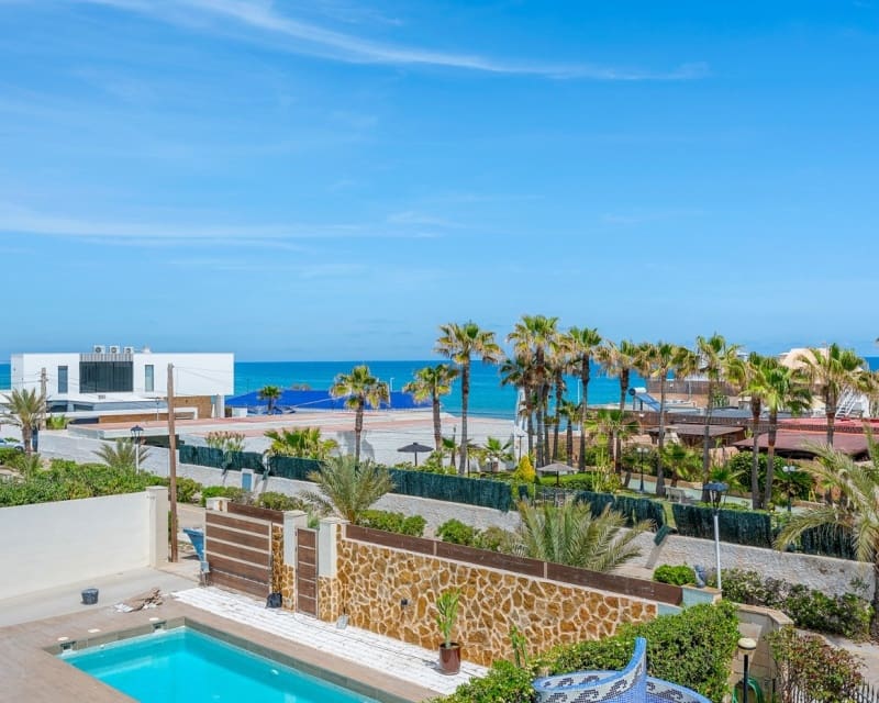 6 bedroom Villa for sale in La Mata with pool - € 950,000 (Ref: 10044059)