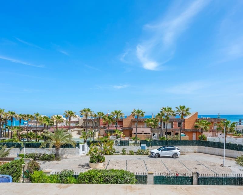6 bedroom Villa for sale in La Mata with pool - € 950,000 (Ref: 10044059)