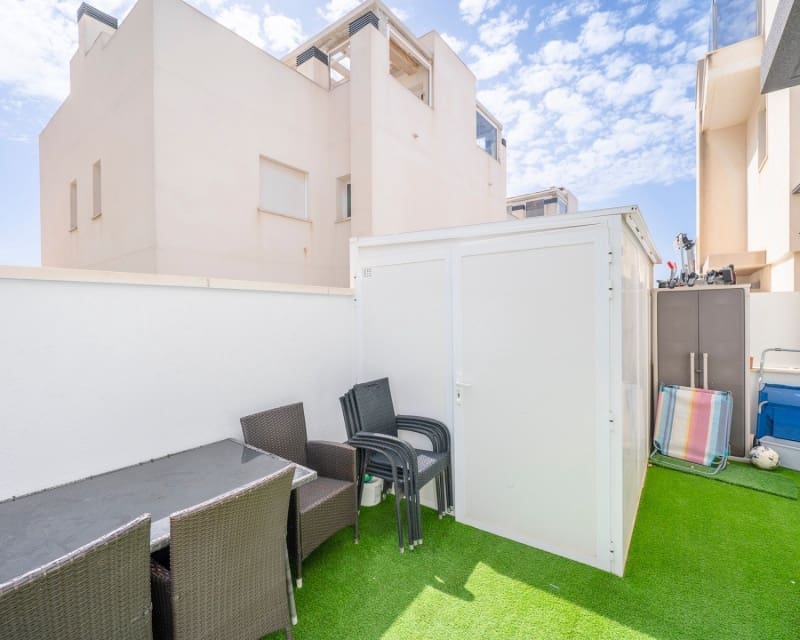 5 soveværelse Villa til salg i Torrevieja med swimmingpool - € 559.000 (Ref: 10044060)