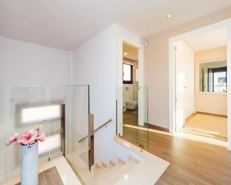 5 soveværelse Villa til salg i Torrevieja med swimmingpool - € 559.000 (Ref: 10044060)
