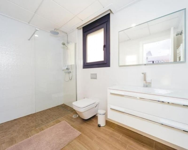 5 soveværelse Villa til salg i Torrevieja med swimmingpool - € 559.000 (Ref: 10044060)