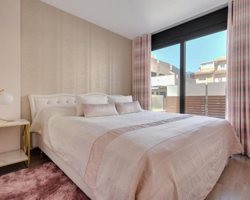 5 soveværelse Villa til salg i Torrevieja med swimmingpool - € 559.000 (Ref: 10044060)