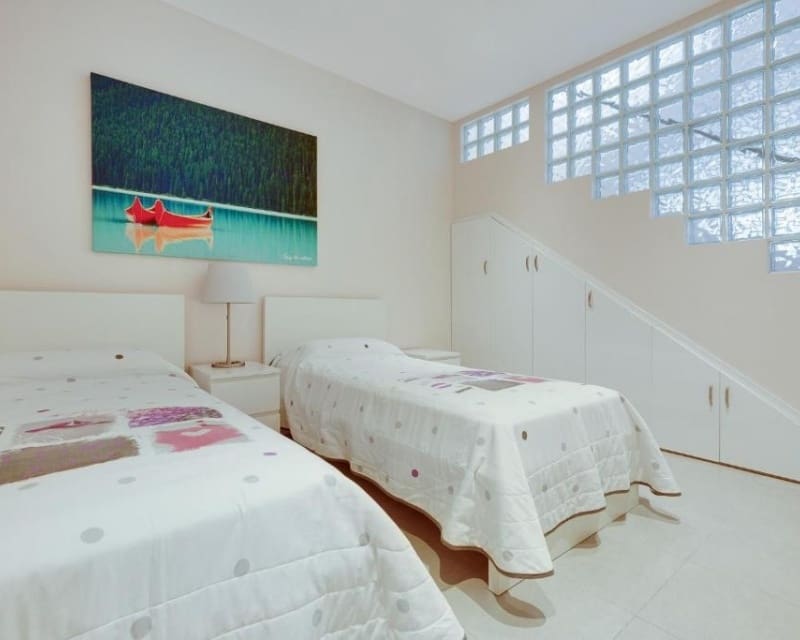 5 soveværelse Villa til salg i Torrevieja med swimmingpool - € 559.000 (Ref: 10044060)