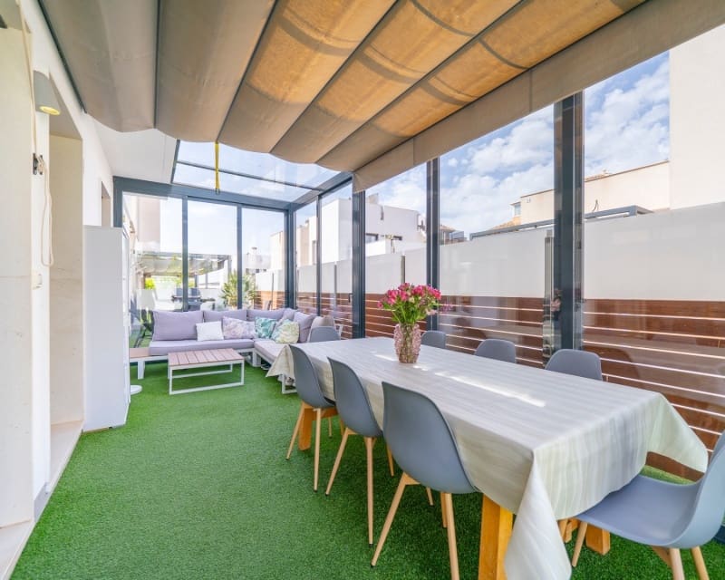 5 soveværelse Villa til salg i Torrevieja med swimmingpool - € 559.000 (Ref: 10044060)