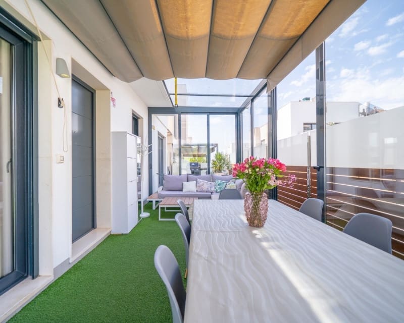 5 soveværelse Villa til salg i Torrevieja med swimmingpool - € 559.000 (Ref: 10044060)