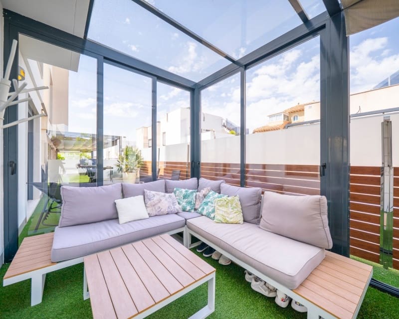 5 soveværelse Villa til salg i Torrevieja med swimmingpool - € 559.000 (Ref: 10044060)