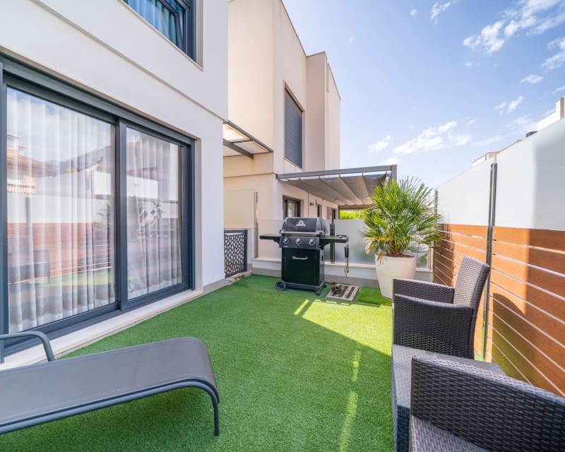 5 soveværelse Villa til salg i Torrevieja med swimmingpool - € 559.000 (Ref: 10044060)