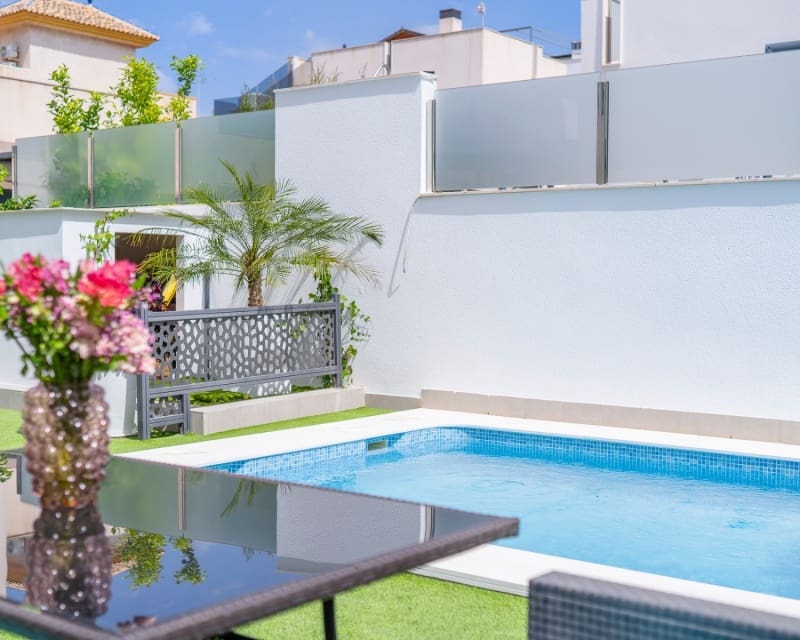 5 soveværelse Villa til salg i Torrevieja med swimmingpool - € 559.000 (Ref: 10044060)