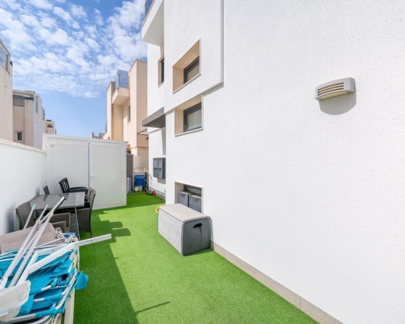 5 soveværelse Villa til salg i Torrevieja med swimmingpool - € 559.000 (Ref: 10044060)