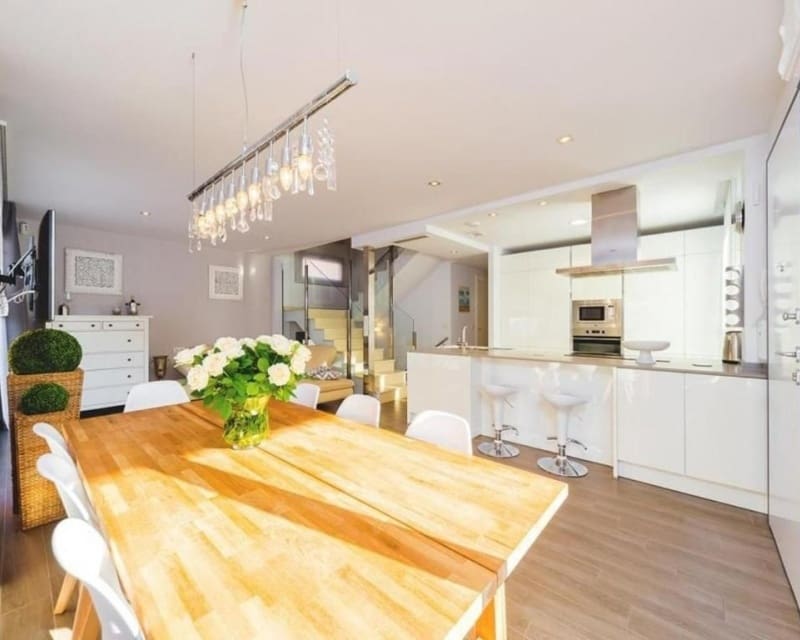 5 soveværelse Villa til salg i Torrevieja med swimmingpool - € 559.000 (Ref: 10044060)