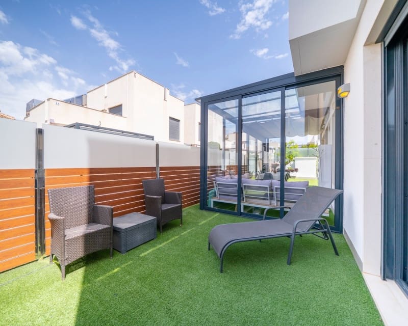 5 soveværelse Villa til salg i Torrevieja med swimmingpool - € 559.000 (Ref: 10044060)