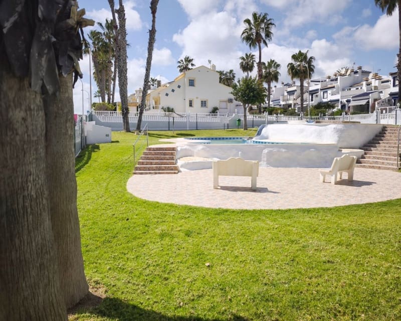 2 slaapkamer Huis te koop in Villamartin met zwembad - € 215.000 (Ref: 10044062)