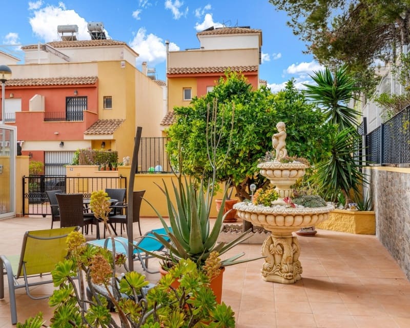 3 bedroom Townhouse for sale in Villamartin with pool - € 345,000 (Ref: 10044065)
