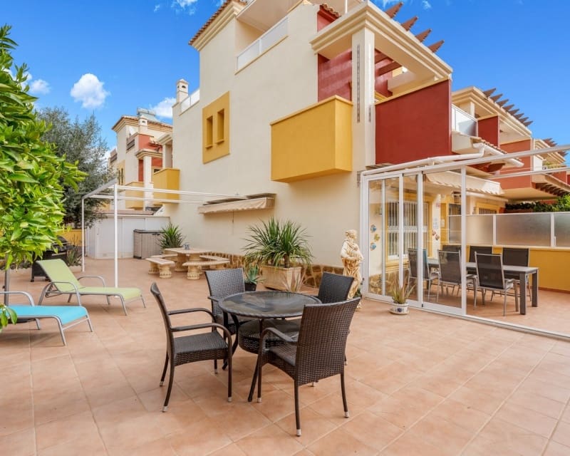 3 bedroom Townhouse for sale in Villamartin with pool - € 345,000 (Ref: 10044065)