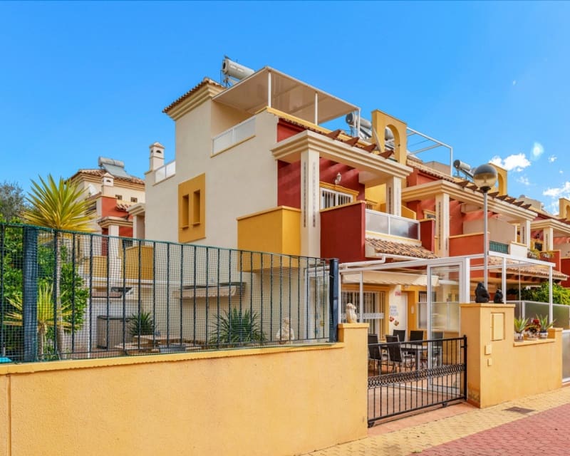 3 bedroom Townhouse for sale in Villamartin with pool - € 345,000 (Ref: 10044065)