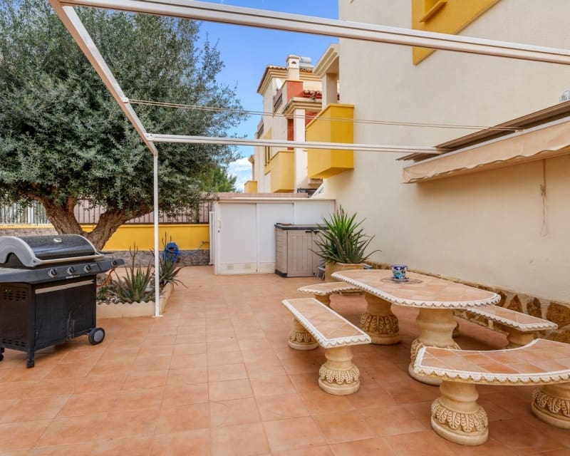 3 bedroom Townhouse for sale in Villamartin with pool - € 345,000 (Ref: 10044065)