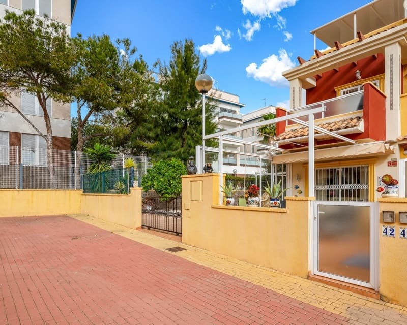 3 bedroom Townhouse for sale in Villamartin with pool - € 345,000 (Ref: 10044065)