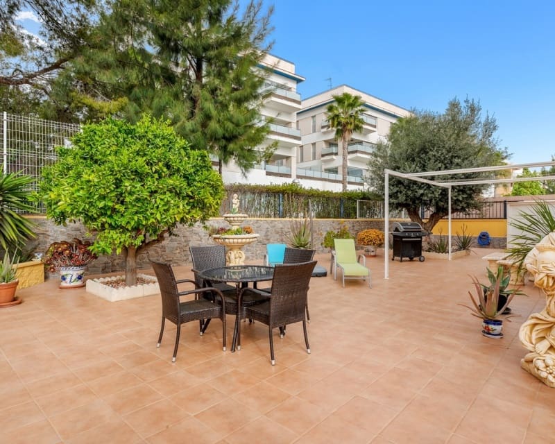 3 bedroom Townhouse for sale in Villamartin with pool - € 345,000 (Ref: 10044065)