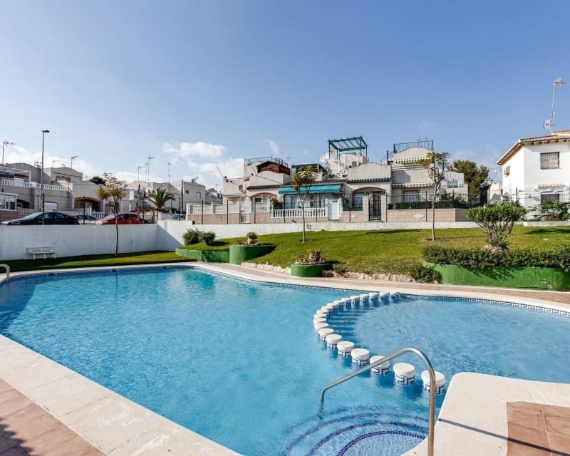 2 slaapkamer Bungalow te koop in Los Balcones met zwembad - € 130.000 (Ref: 10044069)