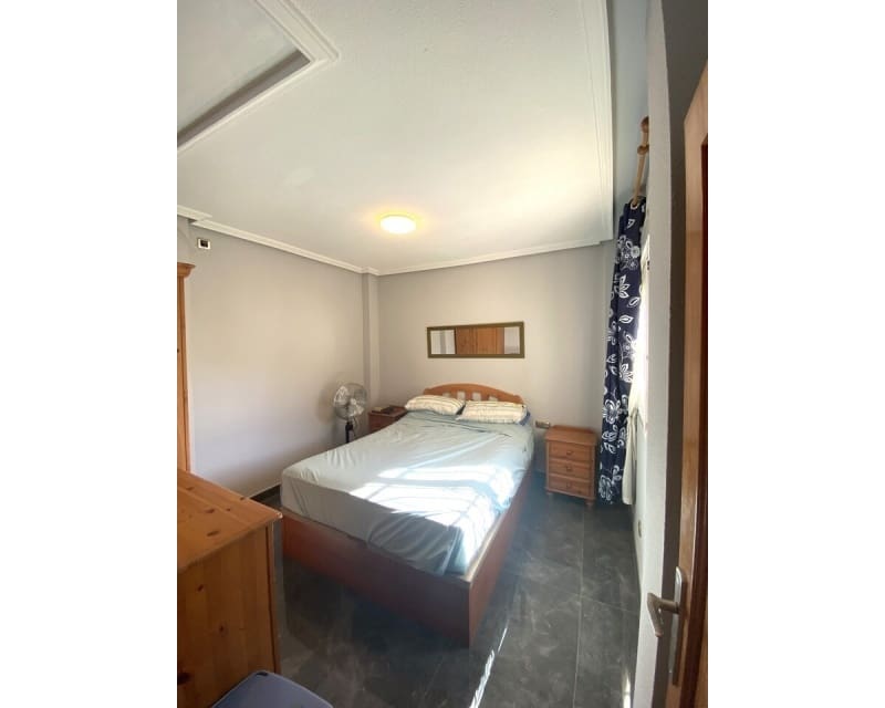 5 quarto Moradia para venda em Playa Flamenca com piscina - 359 995 € (Ref: 10044070)