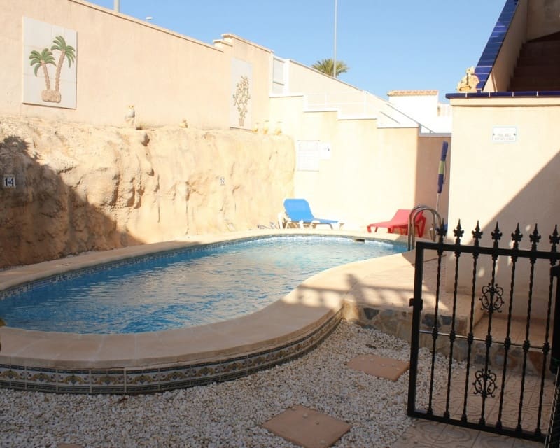 5 quarto Moradia para venda em Playa Flamenca com piscina - 359 995 € (Ref: 10044070)