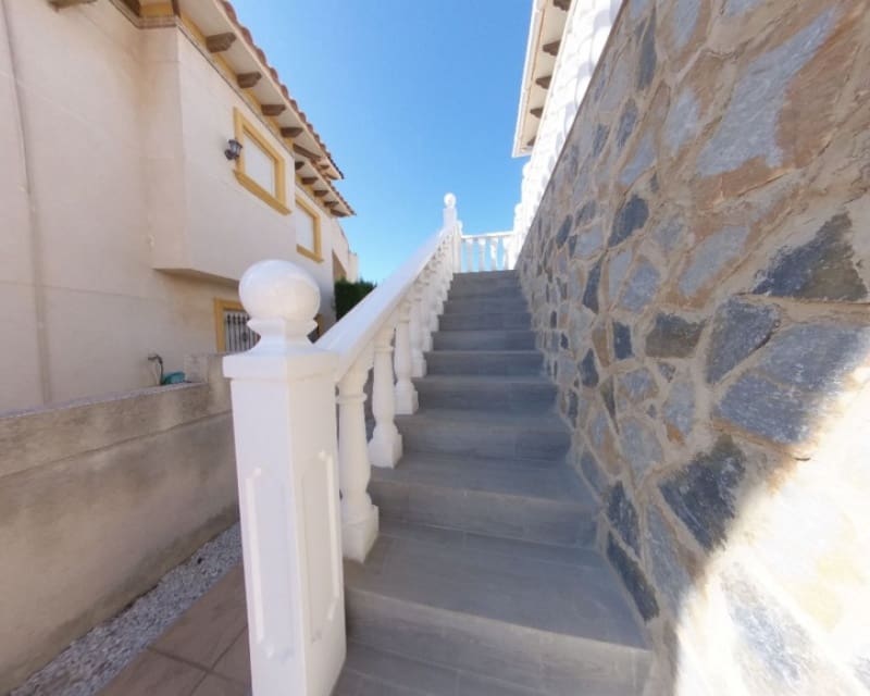 5 quarto Moradia para venda em Playa Flamenca com piscina - 359 995 € (Ref: 10044070)