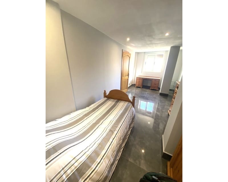 5 quarto Moradia para venda em Playa Flamenca com piscina - 359 995 € (Ref: 10044070)
