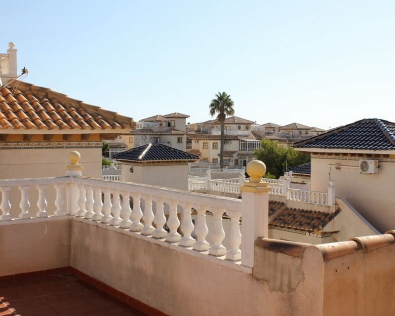 5 quarto Moradia para venda em Playa Flamenca com piscina - 359 995 € (Ref: 10044070)