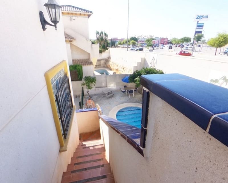 5 quarto Moradia para venda em Playa Flamenca com piscina - 359 995 € (Ref: 10044070)