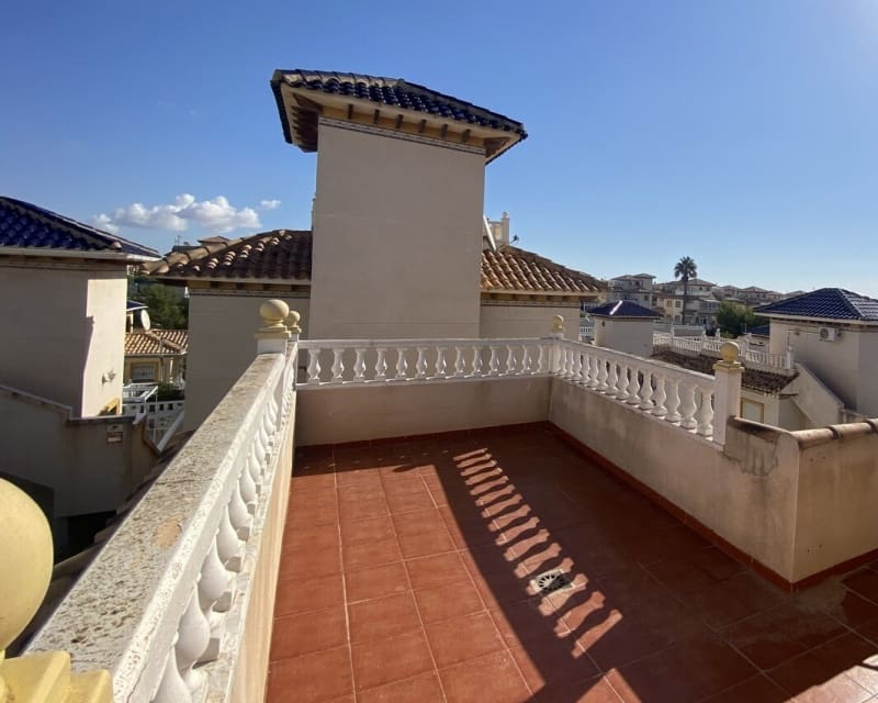 5 quarto Moradia para venda em Playa Flamenca com piscina - 359 995 € (Ref: 10044070)