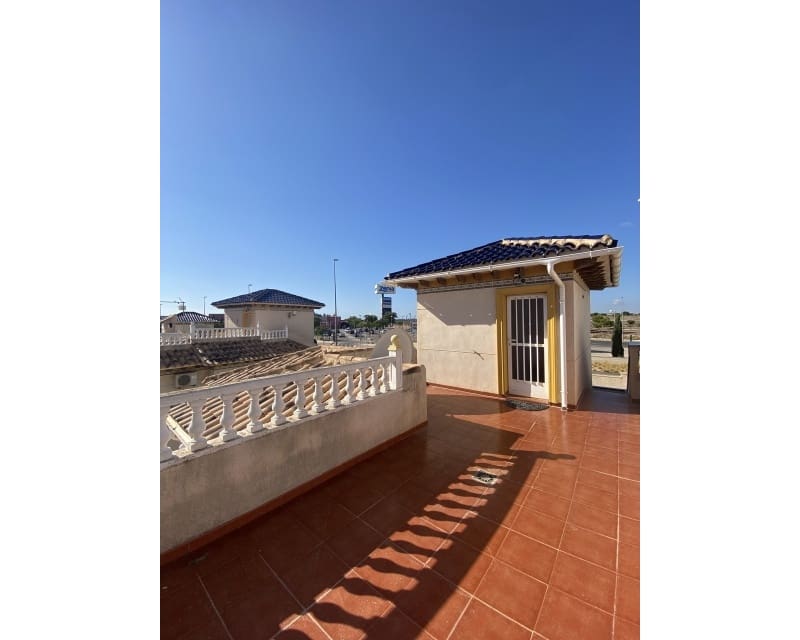 5 quarto Moradia para venda em Playa Flamenca com piscina - 359 995 € (Ref: 10044070)