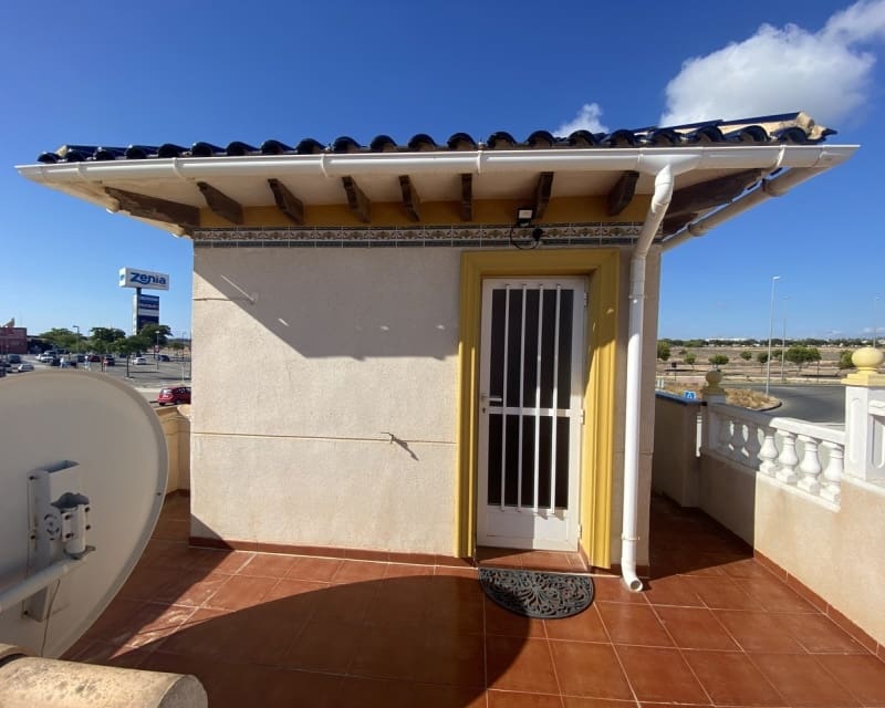 5 quarto Moradia para venda em Playa Flamenca com piscina - 359 995 € (Ref: 10044070)