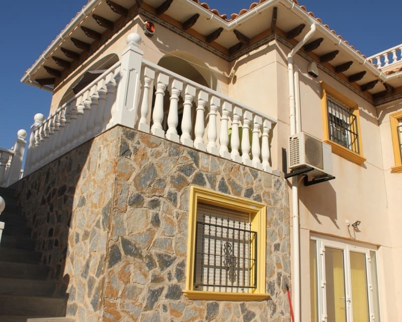 5 quarto Moradia para venda em Playa Flamenca com piscina - 359 995 € (Ref: 10044070)