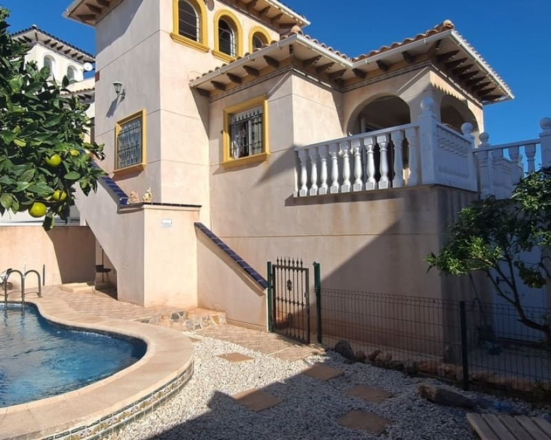 5 quarto Moradia para venda em Playa Flamenca com piscina - 359 995 € (Ref: 10044070)