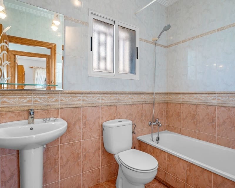 3 soveværelse Villa til salg i Villamartin med swimmingpool - € 229.000 (Ref: 10044188)