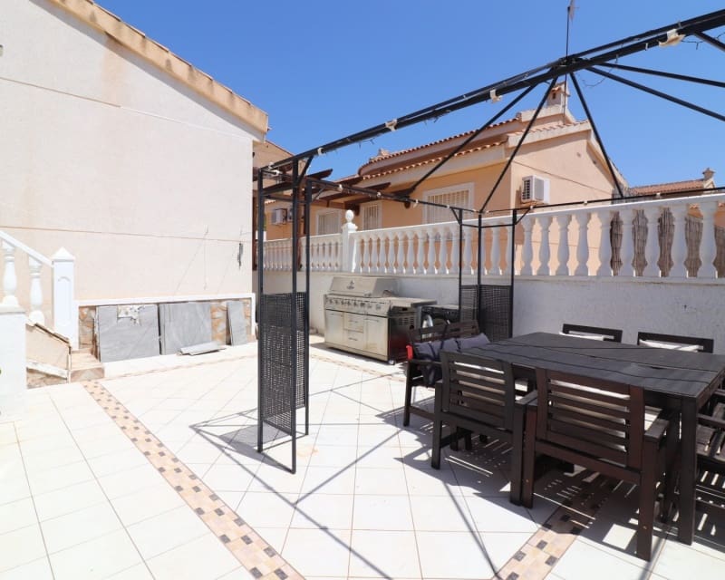 4 bedroom Villa for sale in Benimar with pool garage - € 390,000 (Ref: 10044189)