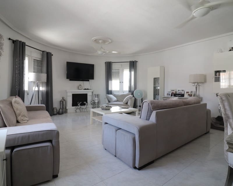 4 bedroom Villa for sale in Benimar with pool garage - € 390,000 (Ref: 10044189)