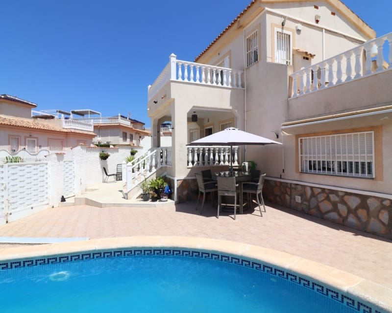 4 bedroom Villa for sale in Benimar with pool garage - € 390,000 (Ref: 10044189)