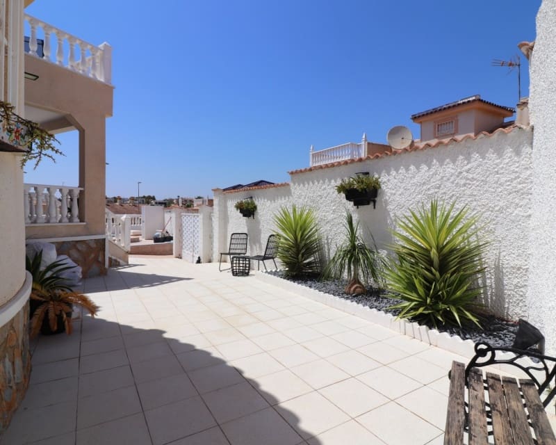 4 bedroom Villa for sale in Benimar with pool garage - € 390,000 (Ref: 10044189)