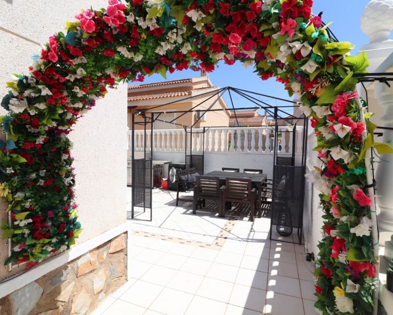 4 bedroom Villa for sale in Benimar with pool garage - € 390,000 (Ref: 10044189)