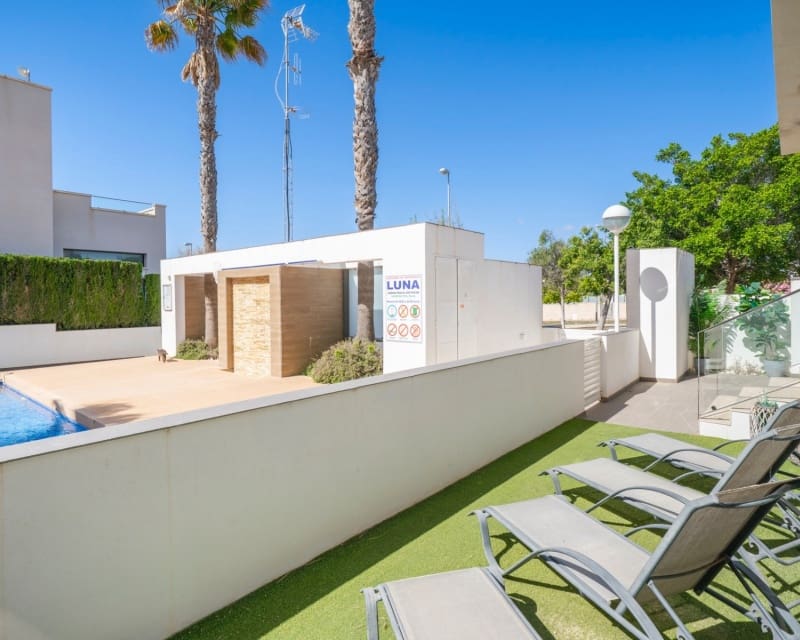 Chalet de 3 habitaciones en Ciudad Quesada en venta con piscina garaje - 399.000 € (Ref: 10044191)