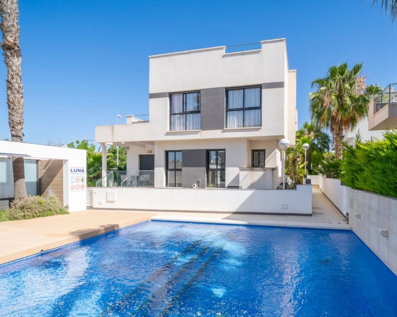 Chalet de 3 habitaciones en Ciudad Quesada en venta con piscina garaje - 399.000 € (Ref: 10044191)