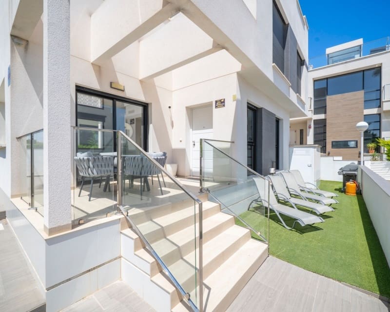 Chalet de 3 habitaciones en Ciudad Quesada en venta con piscina garaje - 399.000 € (Ref: 10044191)