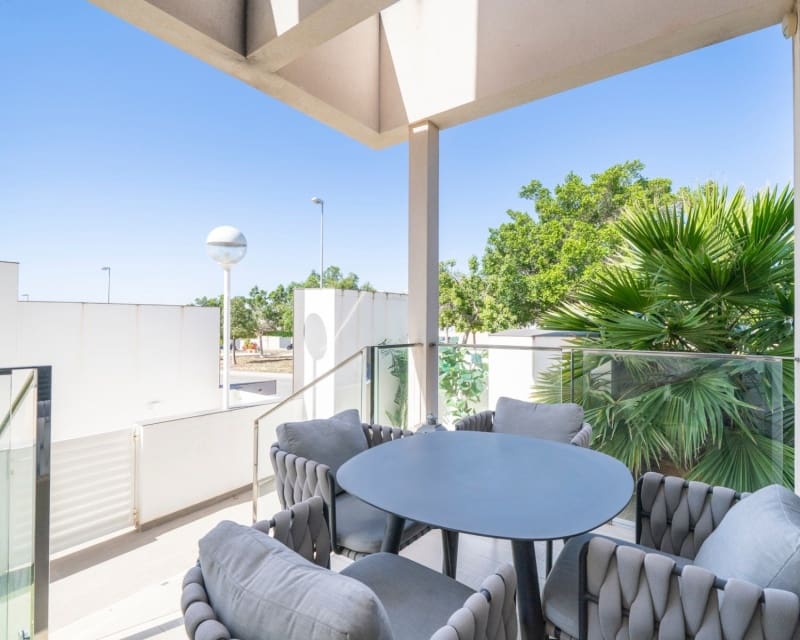 Chalet de 3 habitaciones en Ciudad Quesada en venta con piscina garaje - 399.000 € (Ref: 10044191)