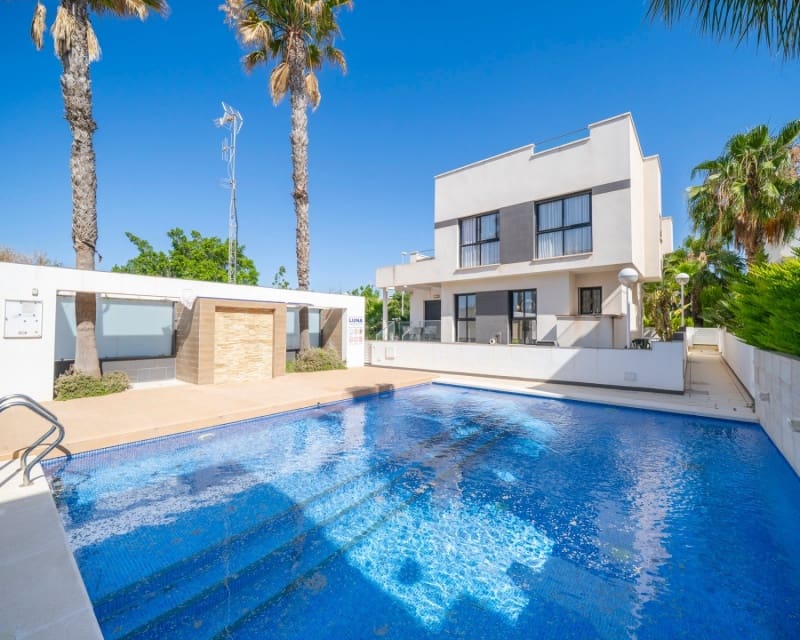 Chalet de 3 habitaciones en Ciudad Quesada en venta con piscina garaje - 399.000 € (Ref: 10044191)